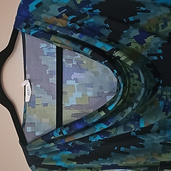 Woman's sleeveless shirt from Ricky's - Picture 2 of 6